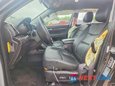 Zdjęcie 7 z 13 samochodu: 2013 KIA SORENTO EX VIN:5XYKUCA61DG398532 - miniatura