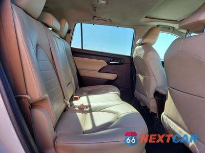Zdjęcie 11 z 13 samochodu: 2021 TOYOTA HIGHLANDER XLE VIN:5TDHZRBH5MS551589 - miniatura