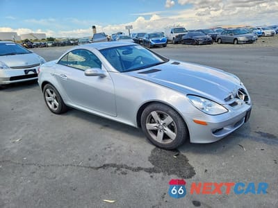 Czwarte zdjęcie samochodu z boku: 2008 MERCEDES-BENZ SLK 280 VIN:WDBWK54F08F188882 - miniatura