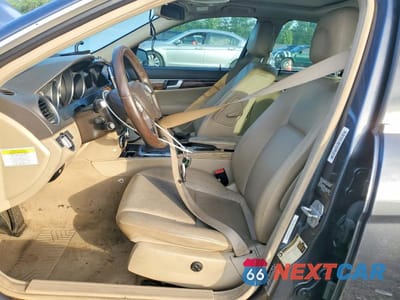 Zdjęcie 7 z 12 samochodu: 2014 MERCEDES-BENZ C 250 VIN:WDDGF4HB5ER307330 - miniatura