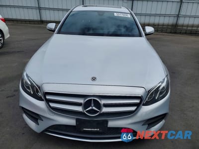 Piąte zdjęcie samochodu w środku: 2018 MERCEDES-BENZ E 300 VIN:WDDZF4JB7JA431563 - miniatura