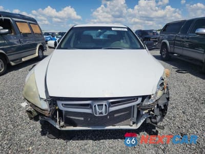Piąte zdjęcie samochodu w środku: 2003 HONDA ACCORD LX VIN:1HGCM56373A087038 - miniatura