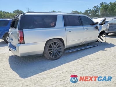 Trzecie zdjęcie samochodu z tyłu: 2017 GMC YUKON XL DENALI VIN:1GKS1HKJ2HR368203 - miniatura