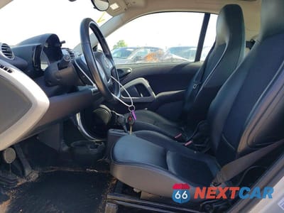 Zdjęcie 7 z 12 samochodu: 2012 SMART FORTWO PURE VIN:WMEEJ3BA1CK574384 - miniatura