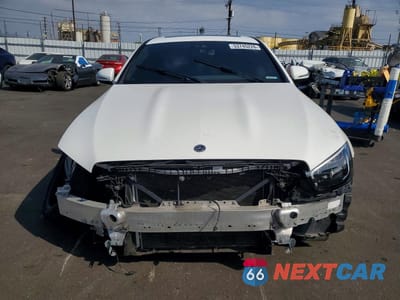 Piąte zdjęcie samochodu w środku: 2022 MERCEDES-BENZ E 350 VIN:W1KZF8DB1NB025989 - miniatura
