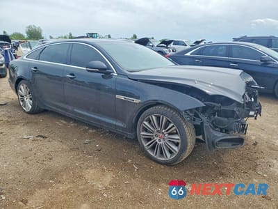 Czwarte zdjęcie samochodu z boku: 2016 JAGUAR XJL SUPERCHARGED VIN:SAJWA2GEXGMW01831 - miniatura