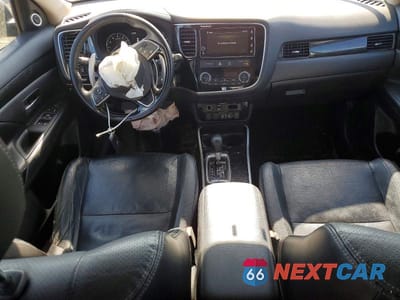 Zdjęcie 8 z 12 samochodu: 2017 MITSUBISHI OUTLANDER GT VIN:JA4JZ4AX3HZ070641 - miniatura