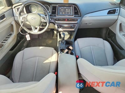 Zdjęcie 8 z 12 samochodu: 2019 HYUNDAI SONATA SEL VIN:5NPE34AF6KH812187 - miniatura