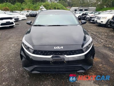 Piąte zdjęcie samochodu w środku: 2023 KIA FORTE LX VIN:3KPF24AD8PE677411 - miniatura