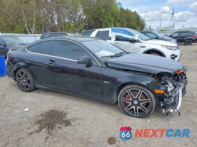 Czwarte zdjęcie samochodu z boku: 2013 MERCEDES-BENZ C 250 VIN:WDDGJ4HB9DF958099 - miniatura