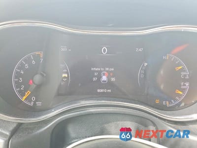 Zdjęcie 9 z 12 samochodu: 2018 JEEP GRAND CHEROKEE LAREDO VIN:1C4RJFAGXJC357849 - miniatura