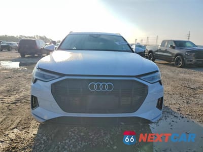 Piąte zdjęcie samochodu w środku: 2022 AUDI E-TRON PREMIUM VIN:WA1AAAGE6NB012586 - miniatura