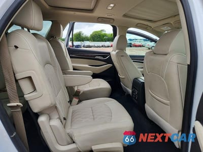 Zdjęcie 11 z 14 samochodu: 2022 BUICK ENCLAVE AVENIR VIN:5GAERDKW1NJ112295 - miniatura