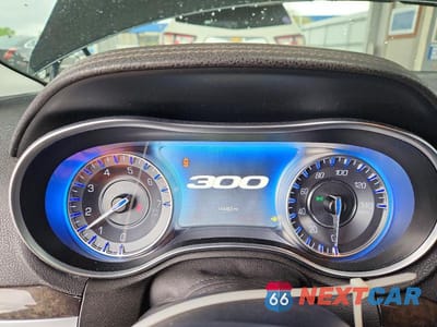 Zdjęcie 9 z 12 samochodu: 2016 CHRYSLER 300C VIN:2C3CCAEG9GH212213 - miniatura