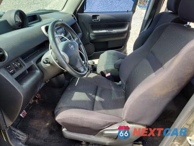 Zdjęcie 7 z 13 samochodu: 2005 TOYOTA SCION XB VIN:JTLKT334050202350 - miniatura