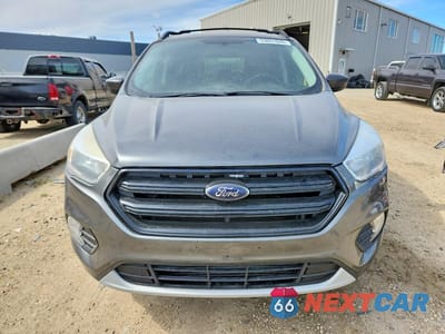 Piąte zdjęcie samochodu w środku: 2017 FORD ESCAPE SE VIN:1FMCU9G93HUA41765 - miniatura