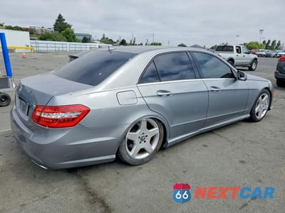 Trzecie zdjęcie samochodu z tyłu: 2010 MERCEDES-BENZ E 550 VIN:WDDHF7CBXAA249561 - miniatura