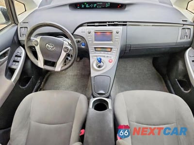 Zdjęcie 8 z 13 samochodu: 2013 TOYOTA PRIUS TWO VIN:JTDKN3DU9D5664492 - miniatura