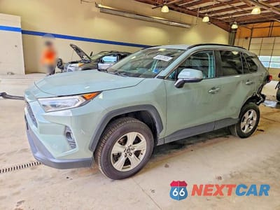 2020 TOYOTA RAV4 XLE/XLE PREMIUM 2T3W1RFV5LC051042 - główne zdjęcie licytacji z USA - miniatura