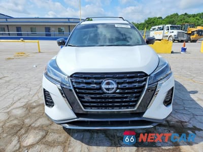 Piąte zdjęcie samochodu w środku: 2024 NISSAN KICKS SR VIN:3N1CP5DV5RL540068 - miniatura