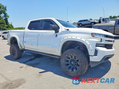 Czwarte zdjęcie samochodu z boku: 2021 CHEVROLET SILVERADO K1500 RST VIN:3GCUYEED1MG160506 - miniatura
