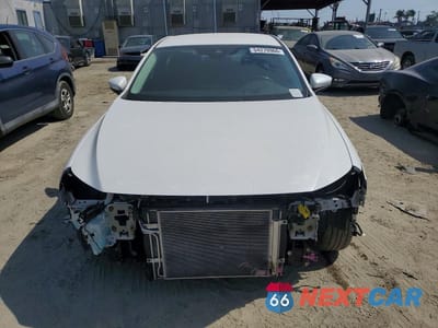 Piąte zdjęcie samochodu w środku: 2019 MAZDA 3 PREFERRED VIN:3MZBPADL7KM105467 - miniatura