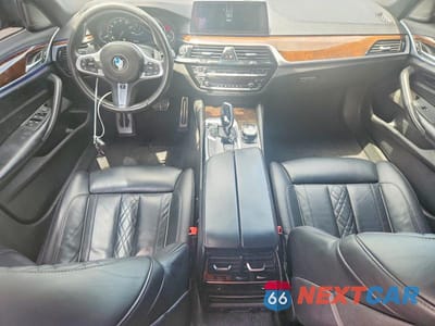 Zdjęcie 8 z 12 samochodu: 2018 BMW M550XI VIN:WBAJB9C50JG464583 - miniatura