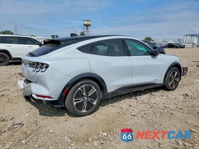 Trzecie zdjęcie samochodu z tyłu: 2023 FORD MUSTANG MACH-E PREMIUM VIN:3FMTK3S59PMB03597 - miniatura