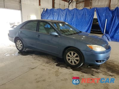 Czwarte zdjęcie samochodu z boku: 2004 TOYOTA CAMRY XLE VIN:4T1BE30K64U817478 - miniatura