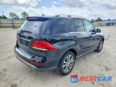 Trzecie zdjęcie samochodu z tyłu: 2016 MERCEDES-BENZ GLE 350 VIN:4JGDA5JB8GA764061 - miniatura