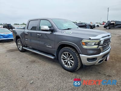 Czwarte zdjęcie samochodu z boku: 2019 RAM 1500 LARAMIE VIN:1C6SRFJT2KN513614 - miniatura