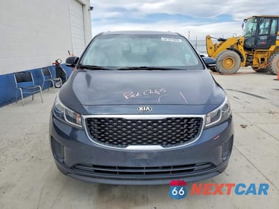 Piąte zdjęcie samochodu w środku: 2017 KIA SEDONA LX VIN:KNDMB5C13H6230489 - miniatura