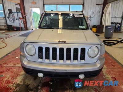 Piąte zdjęcie samochodu w środku: 2011 JEEP PATRIOT SPORT VIN:1J4NT1GBXBD249700 - miniatura