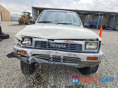 Piąte zdjęcie samochodu w środku: 1989 TOYOTA PICKUP DELUXE VIN:JT4RN13P3K0005297 - miniatura