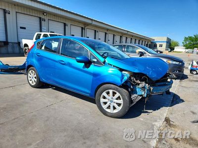 Czwarte zdjęcie samochodu z boku: 2012 FORD FIESTA SE VIN:3FADP4EJ3CM105256 - miniatura