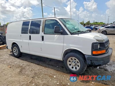Czwarte zdjęcie samochodu z boku: 2010 CHEVROLET EXPRESS 1500 CARGO DELIVERY VAN VIN:1GCUGADX8A1171259 - miniatura