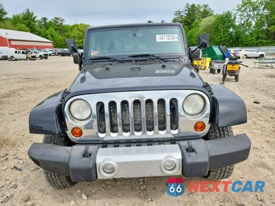Piąte zdjęcie samochodu w środku: 2013 JEEP WRANGLER UNLIMITED SAHARA VIN:1C4HJWEGXDL678493 - miniatura
