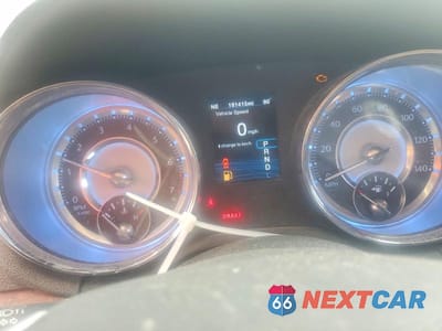 Zdjęcie 9 z 12 samochodu: 2012 CHRYSLER 300 VIN:2C3CCAAG7CH312715 - miniatura