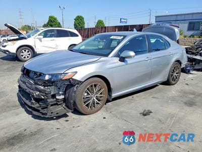 2024 TOYOTA CAMRY SE 4T1G11AK9RU861633 - główne zdjęcie licytacji z USA - miniatura