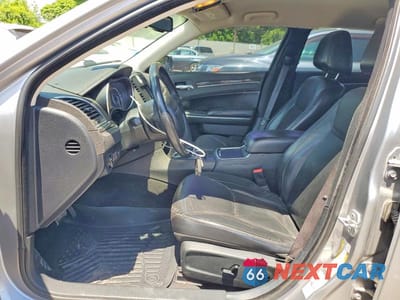 Zdjęcie 7 z 12 samochodu: 2015 CHRYSLER 300 LIMITED VIN:2C3CCAAG8FH841935 - miniatura