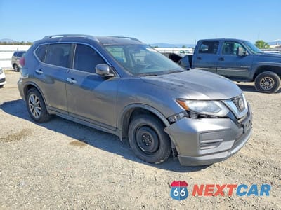 Czwarte zdjęcie samochodu z boku: 2018 NISSAN ROGUE SV VIN:KNMAT2MT8JP606148 - miniatura