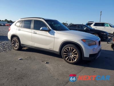 Czwarte zdjęcie samochodu z boku: 2013 BMW X1 SDRIVE28I VIN:WBAVM1C58DVW46481 - miniatura