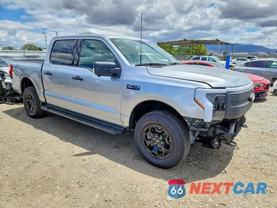 Czwarte zdjęcie samochodu z boku: 2025 FORD F150 LIGHTNING XLT VIN:1FTVW3LK6SWG28227 - miniatura