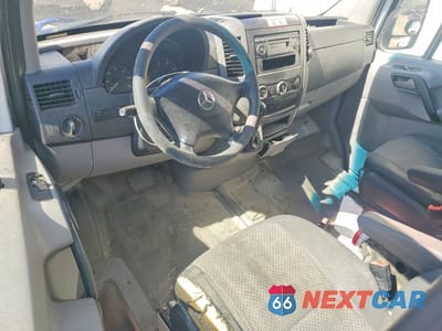 Zdjęcie 8 z 13 samochodu: 2012 MERCEDES-BENZ SPRINTER 2500 VIN:WD3PE7CC8C5703992 - miniatura