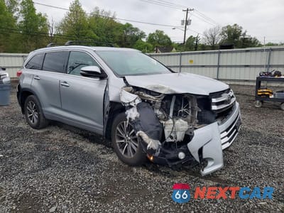Czwarte zdjęcie samochodu z boku: 2017 TOYOTA HIGHLANDER XLE VIN:5TDJZRFH1HS460546 - miniatura