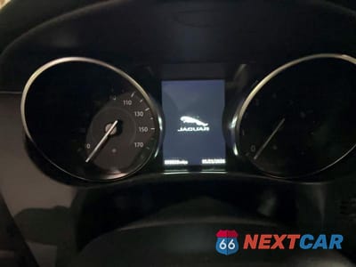 Zdjęcie 8 z 12 samochodu: 2019 JAGUAR F-PACE PREMIUM VIN:SADCJ2FX5KA364541 - miniatura