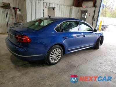 Trzecie zdjęcie samochodu z tyłu: 2017 VOLKSWAGEN PASSAT SE VIN:1VWBT7A37HC009853 - miniatura