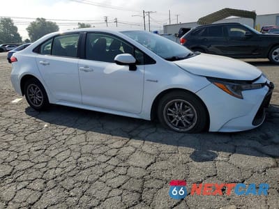 Czwarte zdjęcie samochodu z boku: 2020 TOYOTA COROLLA LE VIN:JTDEBRBE6LJ013086 - miniatura