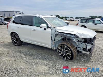 Czwarte zdjęcie samochodu z boku: 2022 VOLVO XC90 T6 MOMENTUM VIN:YV4A22PK9N1830640 - miniatura
