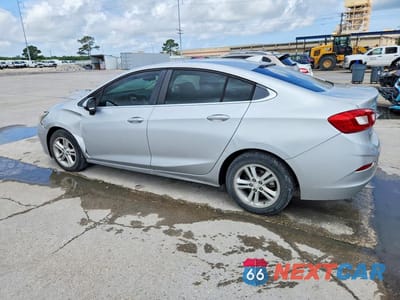 Drugie zdjęcie samochodu z przodu: 2017 CHEVROLET CRUZE LT VIN:1G1BE5SM1H7164330 - miniatura
